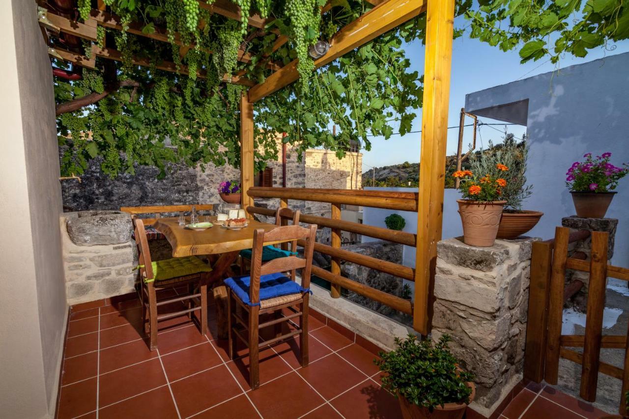 Aristidis'S Plouti Moires Guest House ภายนอก รูปภาพ