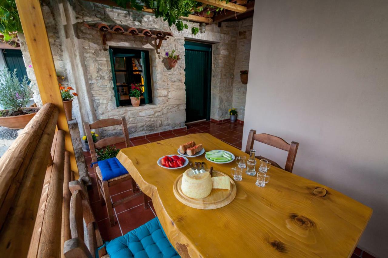 Aristidis'S Plouti Moires Guest House ภายนอก รูปภาพ