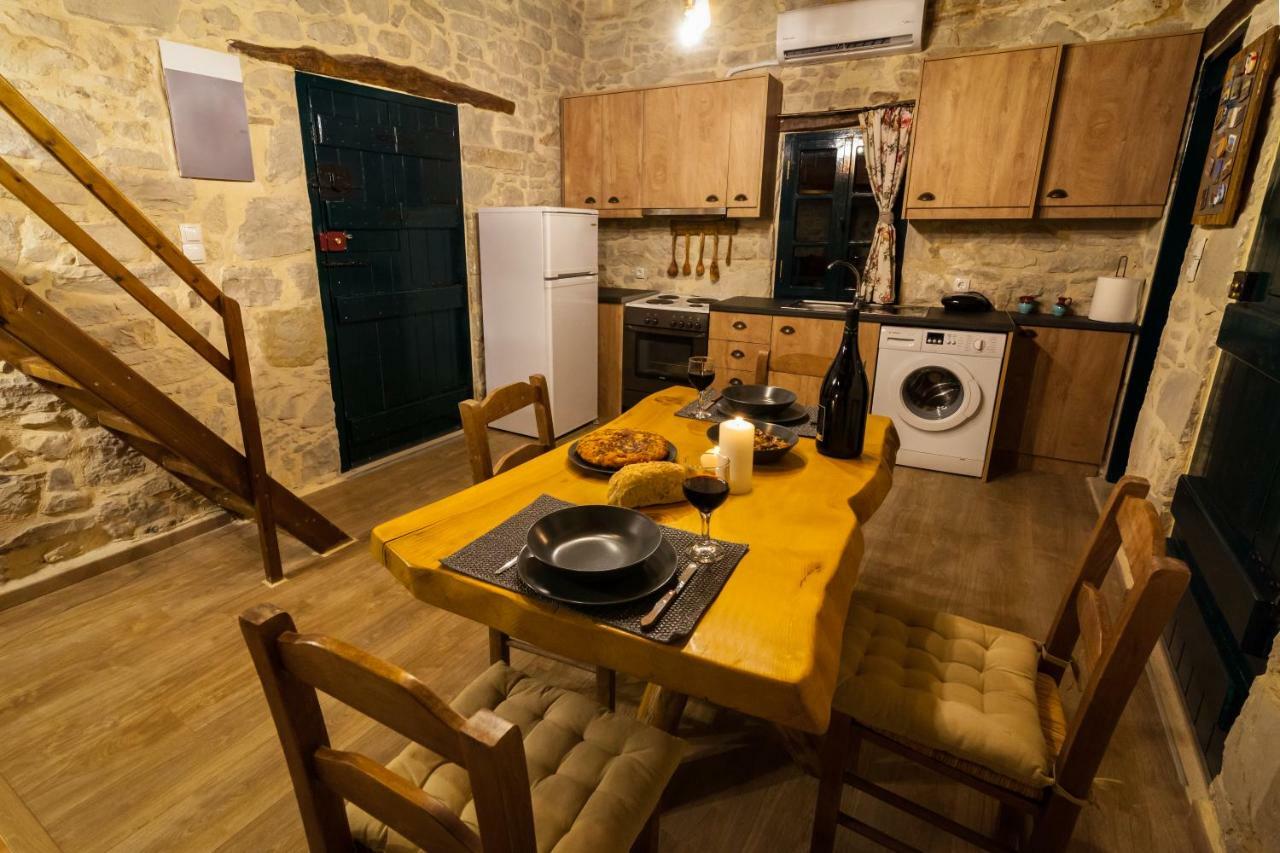Aristidis'S Plouti Moires Guest House ภายนอก รูปภาพ